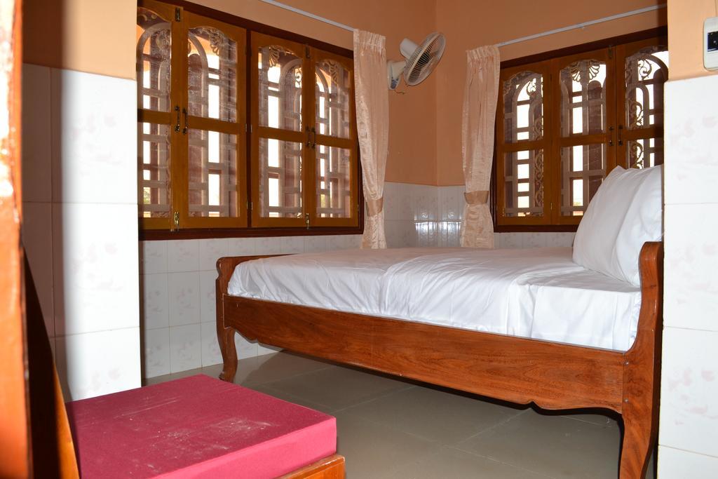 Kampot Manor Hotel Room photo